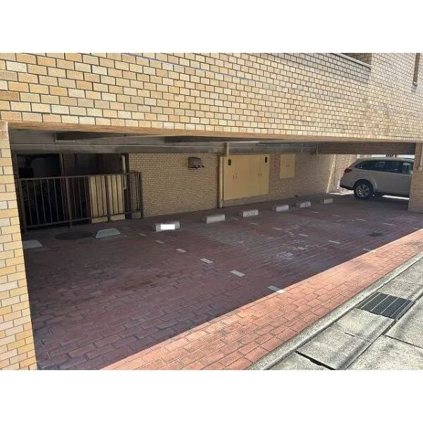 ダイアパレス本山 屋根付き駐車場あり