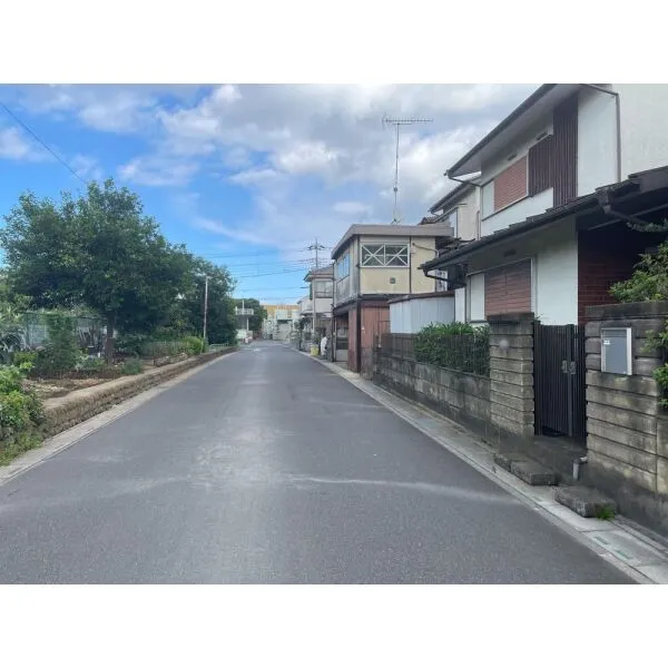 越谷市弥栄町1丁目 前面道路(北東側)