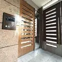 ルミエール真田山 風除室の様子です。オートロックです。
