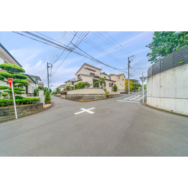 横浜市栄区本郷台５丁目 前面道路