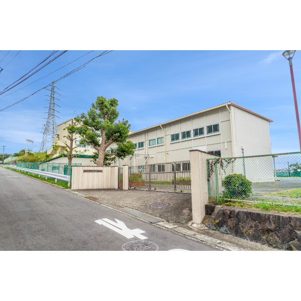 横浜市栄区本郷台５丁目 横浜市立小菅ヶ谷小学校（小学校）まで約670m（徒歩9分）