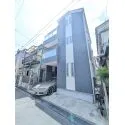 横浜市鶴見区本町通１丁目 3階建てならではの堂々とした佇まい。バルコニーのクリアパネルがアクセントになり、高級感と開放感・・・