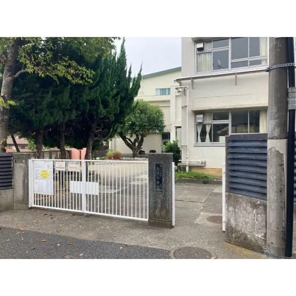 世田谷区羽根木2丁目 世田谷区立北沢中学校(中学校)まで約1200m(徒歩15分)