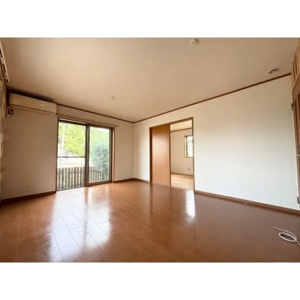 川崎市多摩区南生田２丁目 居室・リビング