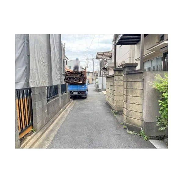 足立区西綾瀬２丁目 前面道路（物件：右手）
