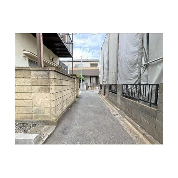 足立区西綾瀬２丁目 前面道路（物件：左手）