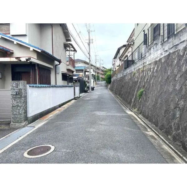 箕面市牧落５丁目 南東側道路