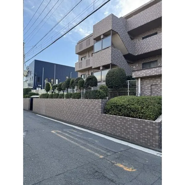 ルピナス湘南海岸 マンション北側からの外観写真。