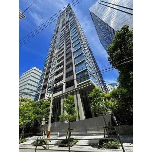 堂島ザ・レジデンスマークタワー 地上39階建、免震・制震構造大規模タワーレジデンス。2013年9月築、全269戸のマンションです。
