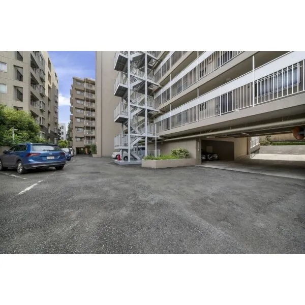 日商岩井第２本郷マンション 駐車場