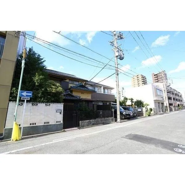 名古屋市千種区今池南 南側接道のため陽当り良好です。前面道路は幅員約7.8m、間口はゆったり約9.1m。確定測量実施。