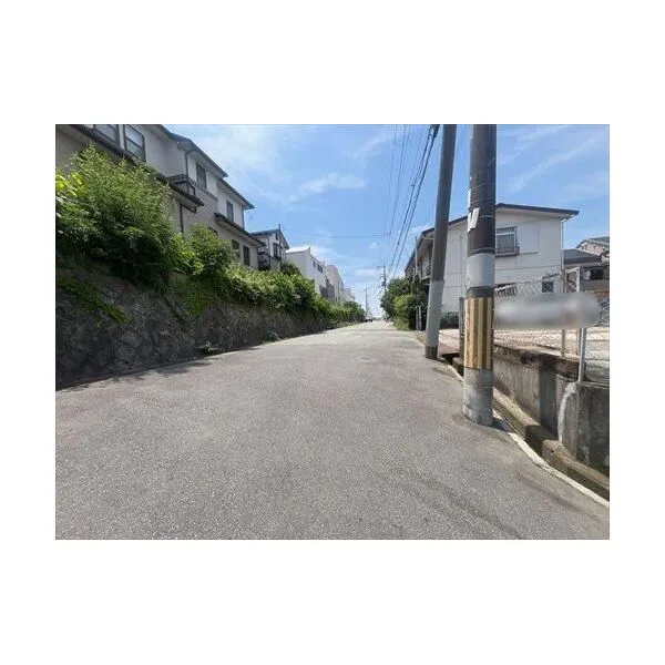 箕面市牧落５丁目 前面道路（南東側）