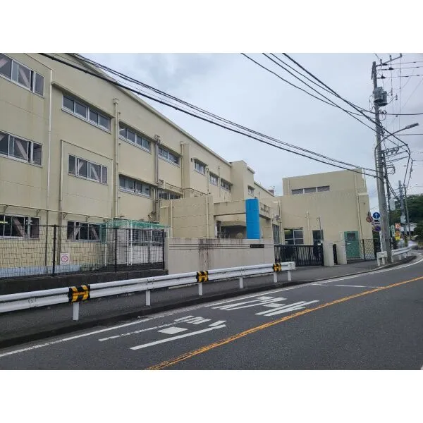 横浜市保土ケ谷区境木本町 横浜市立境木小学校（小学校）まで約680m（徒歩9分）