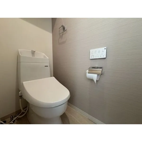 向日市鶏冠井町楓畑 清潔感のある快適なトイレスペース!