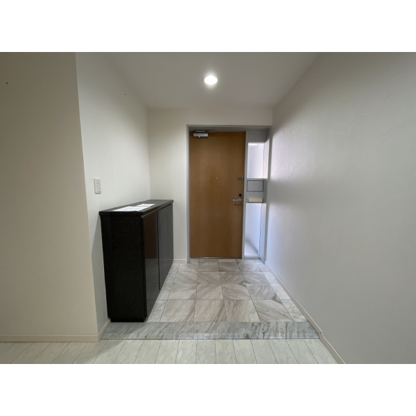 逗子マリーナ厚生用建物８号棟 玄関