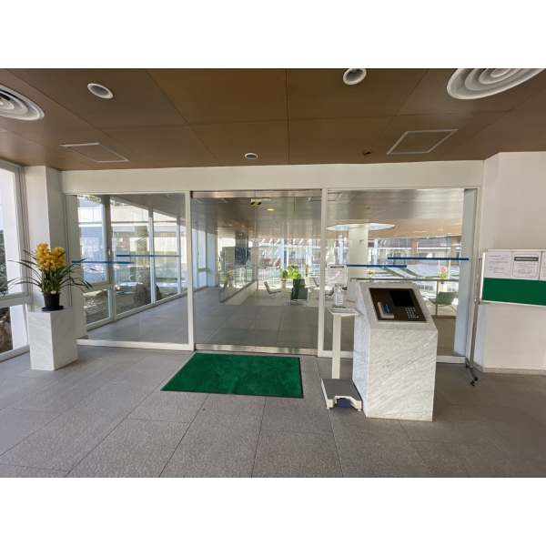 逗子マリーナ厚生用建物８号棟 エントランス