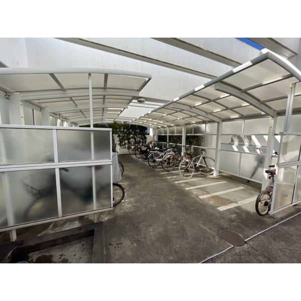 逗子マリーナ厚生用建物８号棟 駐輪場