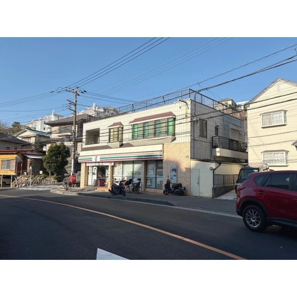 逗子マリーナ厚生用建物８号棟 セブンイレブン 逗子小坪店（コンビニ）まで約810m（徒歩11分）
