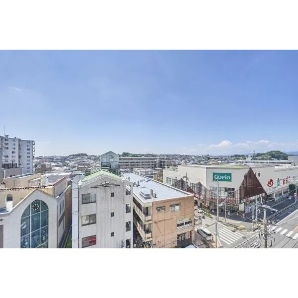 ライオンズマンション西八王子駅前 バルコニーからの眺望 南西方向(永続的に保証されるものではありません。天候等により左右されます。)