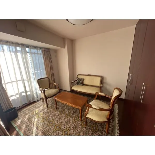 サングリーン帝塚山 洋室約5.1帖（バルコニー側）/家具・調度品は価格に含まれません