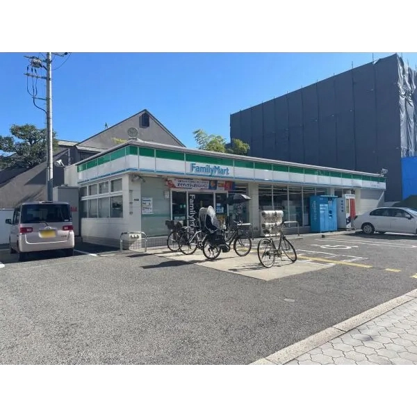 サングリーン帝塚山 ファミリーマートMYS万代東二丁目店（コンビニ）まで約380m（徒歩5分）