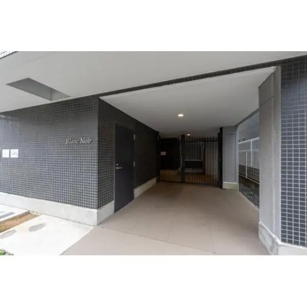 BlancNoir エントランス