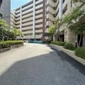 プレサンス神戸和田岬ステーションフロント 駐車場～エントランス