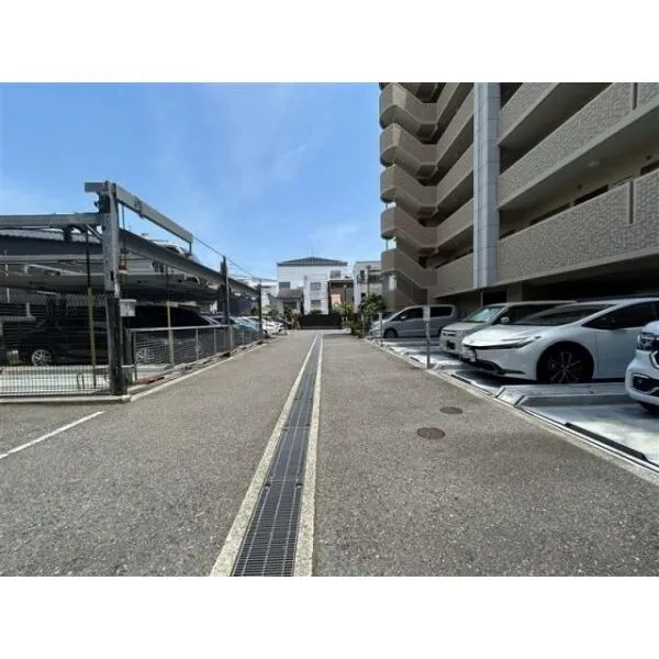 プレサンス神戸和田岬ステーションフロント 敷地内駐車場※空き状況は担当へ確認ください。