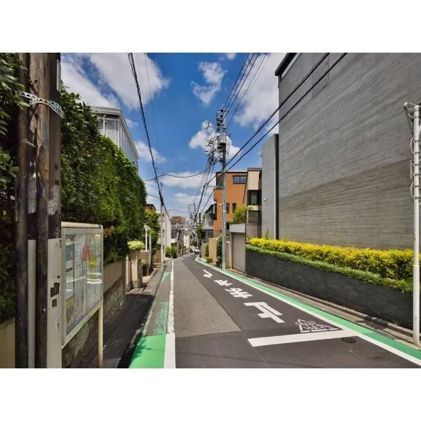 渋谷区上原3丁目 前面道路