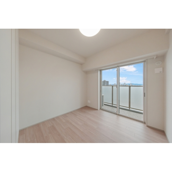 上本町ヒルズマーク 洋室約5畳（東側）