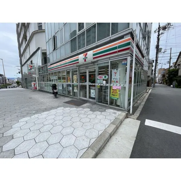 上本町ヒルズマーク セブンイレブン大阪細工谷1丁目店（コンビニ）まで約230m（徒歩3分）