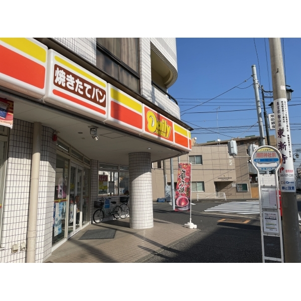 クリオ鶴見伍番館 デイリーヤマザキ鶴見潮田店まで約180m(徒歩3分)です。(コンビニ)まで約180m(徒歩3分)