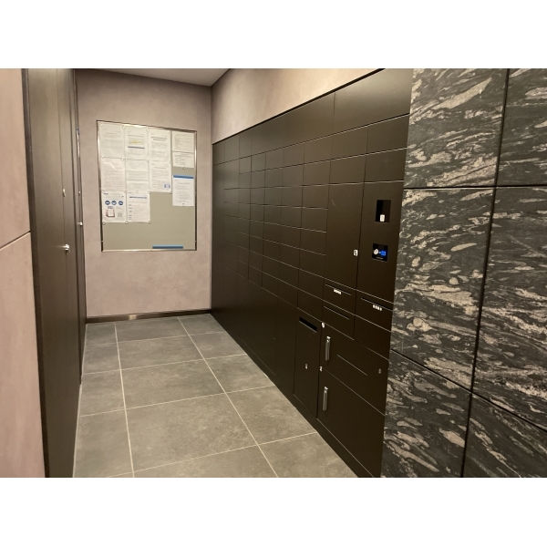 Brillia日吉三丁目 宅配ボックス付きで、外出中でも荷物をスムーズに受け取れます。