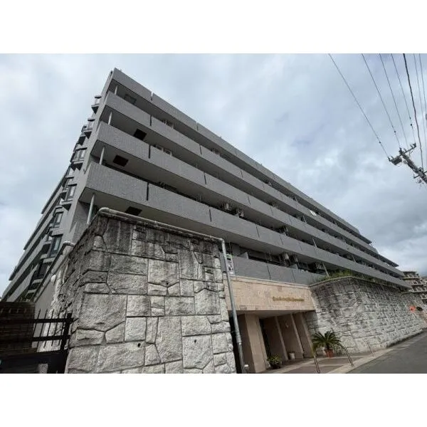 ライオンズガーデンヒルズ宮前平 6階建て