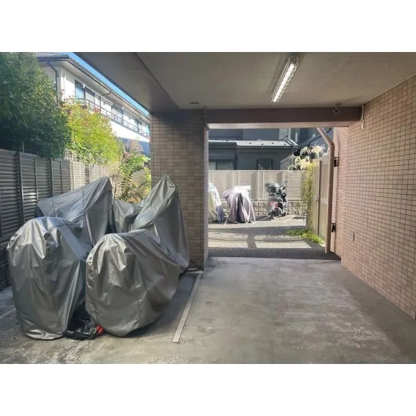 シースペース小金井 バイク置き場