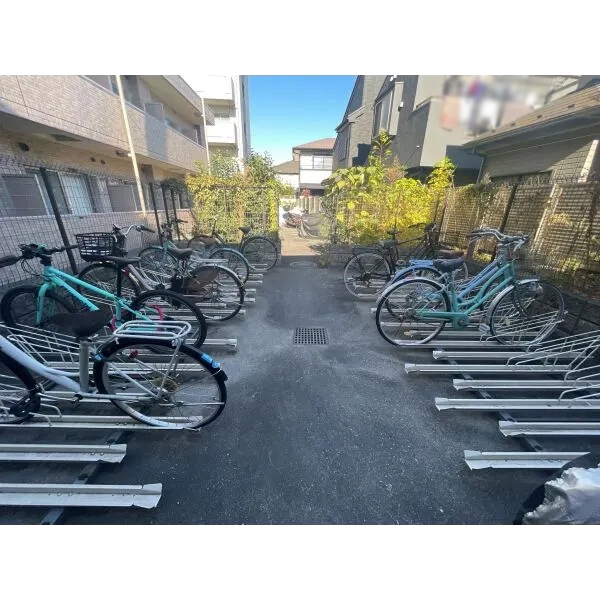 シースペース小金井 駐輪場