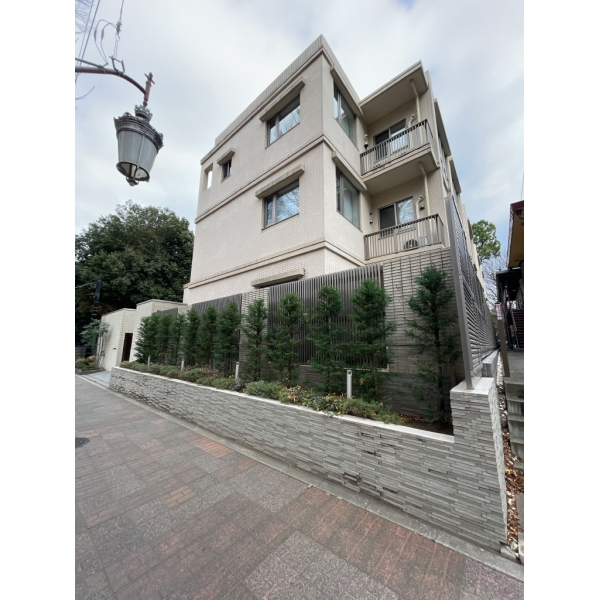 ヴェレーナ国立大学通り その他外観