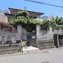 松戸市秋山 道路より約２ｍ高く陽当たりはもちろん、騒音対策も兼ねています