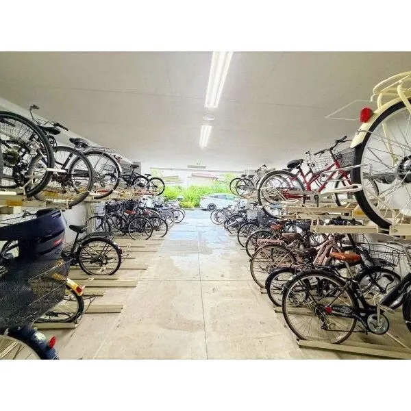 レグノ・ドウェル亀戸 屋根付き駐輪場