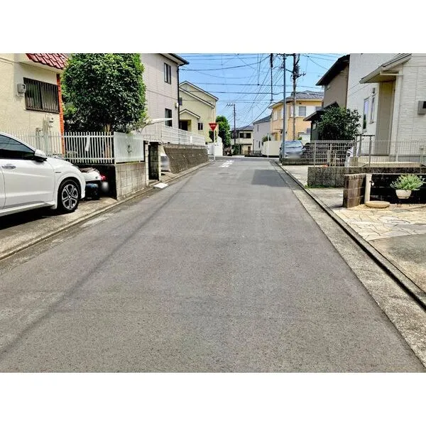 藤沢市村岡東4丁目 前面道路は幅員約5m公道