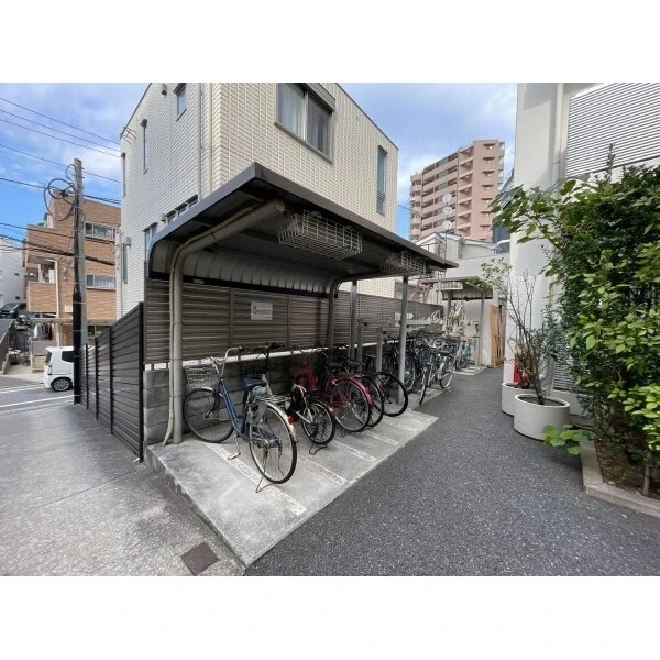 アベニール大塚 駐輪場