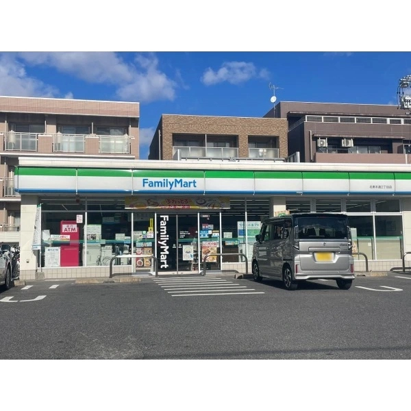 名古屋市名東区代万町2丁目 ファミリーマート名東本通三丁目店(コンビニ)まで約490m(徒歩7分)