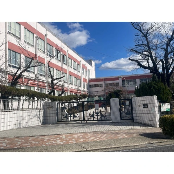 名古屋市名東区代万町2丁目 名古屋市立西山小学校(小学校)まで約170m(徒歩3分)