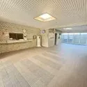 鳩ケ谷スカイハイツ マンションのエントランス