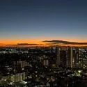 津田沼ザ・タワー 夕暮れ時の眺望。夕空を背景にした富士山のシルエットが楽しめます。