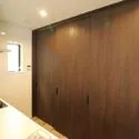 中野区白鷺２丁目 扉付きのシステム収納。見せない収納で、空間を美しく保ちます
