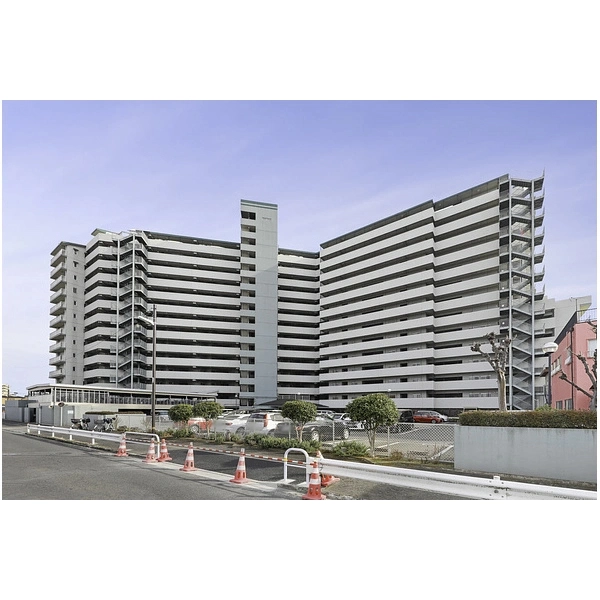 グリーンパーク新綾瀬 駐車場側外観