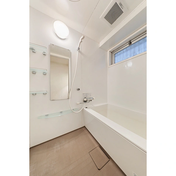 グリーンパーク新綾瀬 換気も安心の窓付き浴室