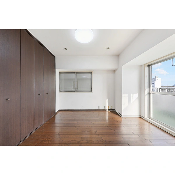 グリーンパーク新綾瀬 ベランダに面した南側洋室約6畳