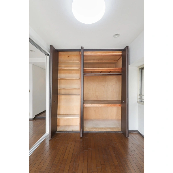 グリーンパーク新綾瀬 南側洋室の収納